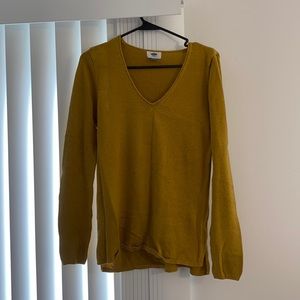 Yellow Sweater from Old Navy. Size Medium. New/never worn